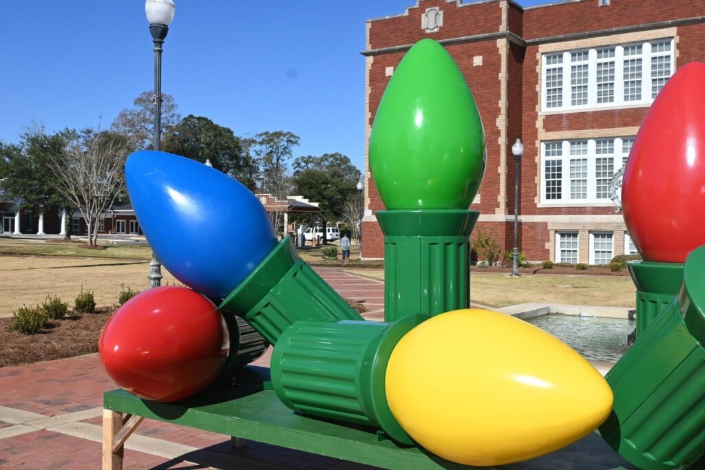 A cluster of six foot C7 light bulbs.